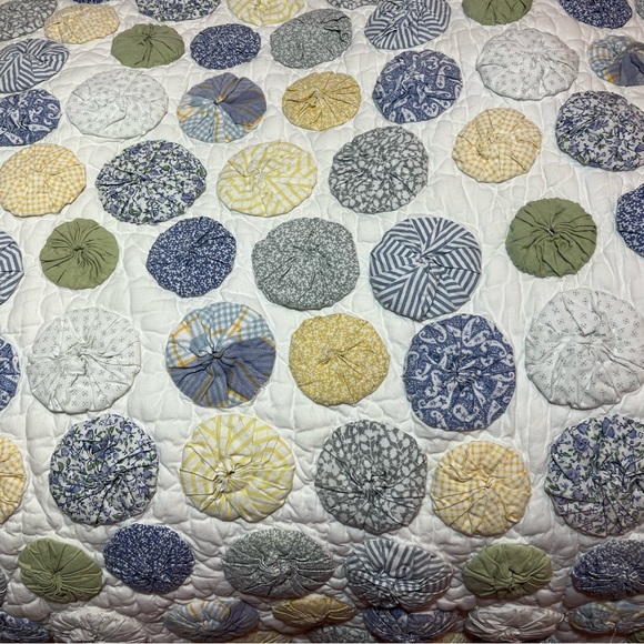 Rare!! Pottery Barn Handmade Yo-Yo Puff Quilt 90”x90” - Picture 14 of 15